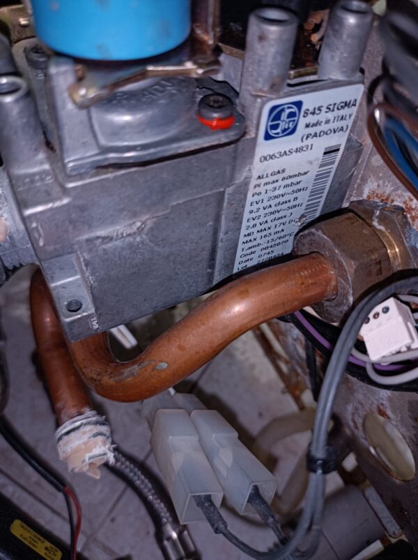 Valvola gas Sigma 845 0063AS4831, usata, per caldaie Beretta e Riello.