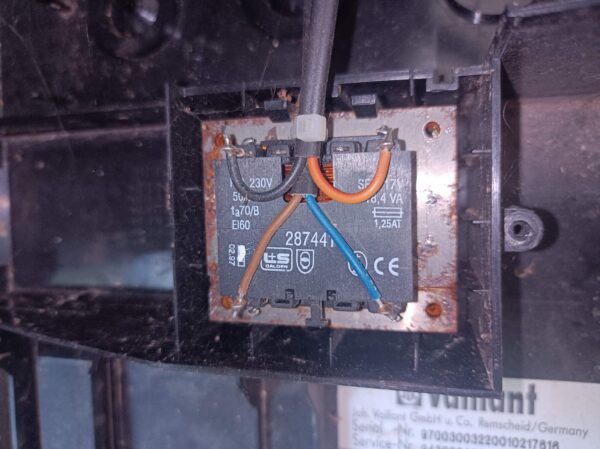 VAILLANT TRASFORMATORE 287442 287450 CALDAIA VM VMW IT 287441 230 17V, usato funzionante.