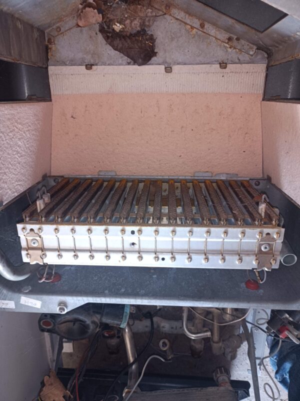 VAILLANT BRUCIATORE 24 KW 0020071709 CALDAIA VMW 240/3-3 MB VMW 222/4-3, usato funzionante.